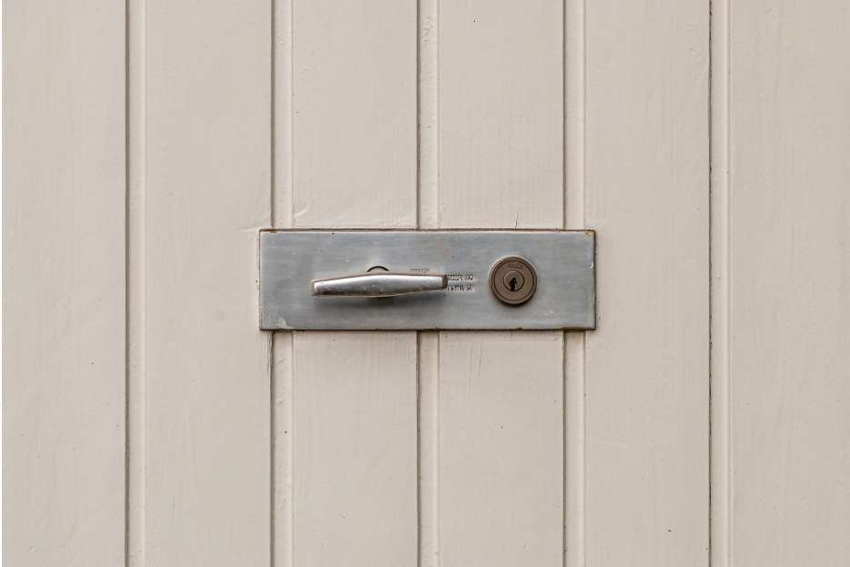 instalación de cerraduras de sobreponer